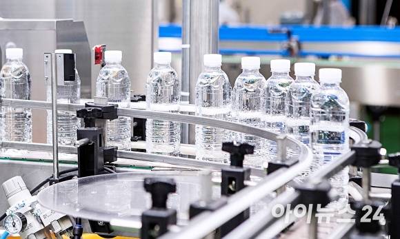 제주삼다수 재생페트 시제품 생산모습 [사진=제주삼다수]