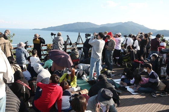 발사 1시간 전 전남 고흥군 동일면 봉남등대 전망대.연합뉴스