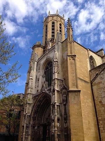 고딕양식의 외관. [사진 홈페이지]