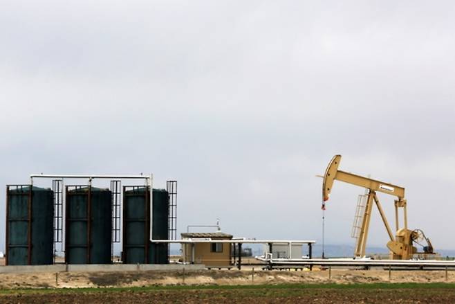 21일(현지시간) 국제유가는 천연가스 재고 증가와 달러 강세에 따른 차익 실현 매물이 출회되면서 하락했다. /사진=로이터