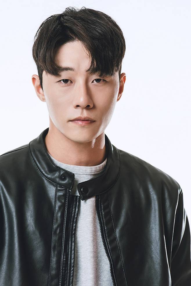 배우 이신기. 제이알이엔티