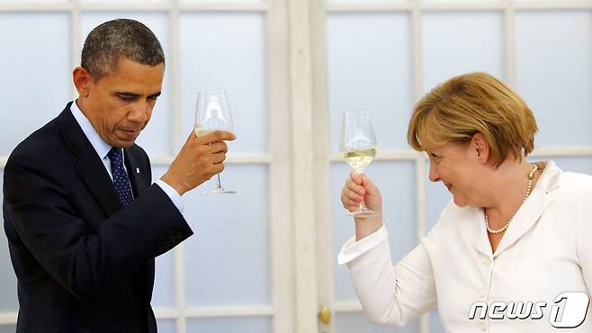 버락 오바마 전 미국 대통령과 앙겔라 메르켈 독일 총리. © AFP=뉴스1 © News1 정윤영 기자