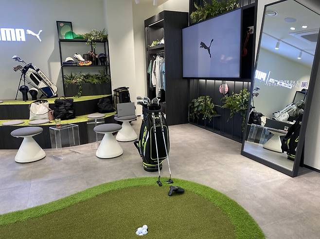 지난 14일 문을 연 '코브라 푸마 스토어'.© 뉴스1