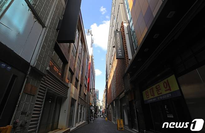 10월22일 오후 코로나19로 활력을 잃은 서울의 대표상권 명동거리 모습. © News1 오대일 기자