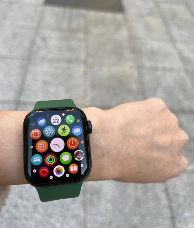 밝은 낮 애플워치7 화면 밝기 체감 정도.ⓒ데일리안 최은수 기자