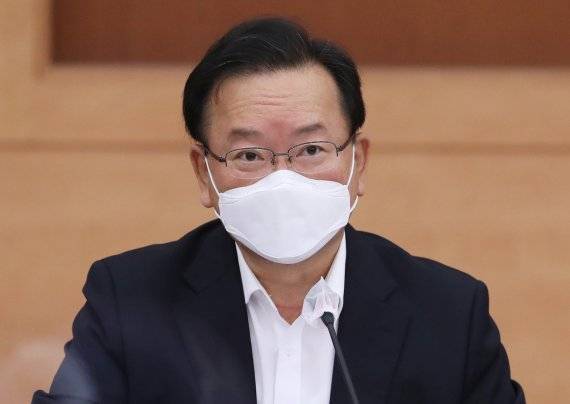 김부겸 국무총리가 22일 오전 서울 종로구 정부서울청사 별관에서 열린 코로나19 일상회복지원위원회 제2차 회의에 참석해 발언하고 있다. (사진=뉴시스)