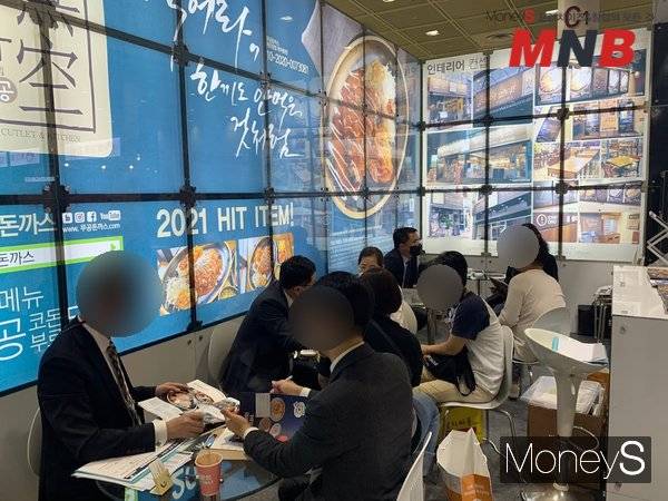 프랜차이즈 창업박람회 상담모습. 자료사진 (사진=강동완 기자)