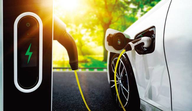 글로벌 자동차 시장이 친환경 자동차로 전환하면서 2차전지 관련주가 급등하고 있다. [GETTYIMAGES]