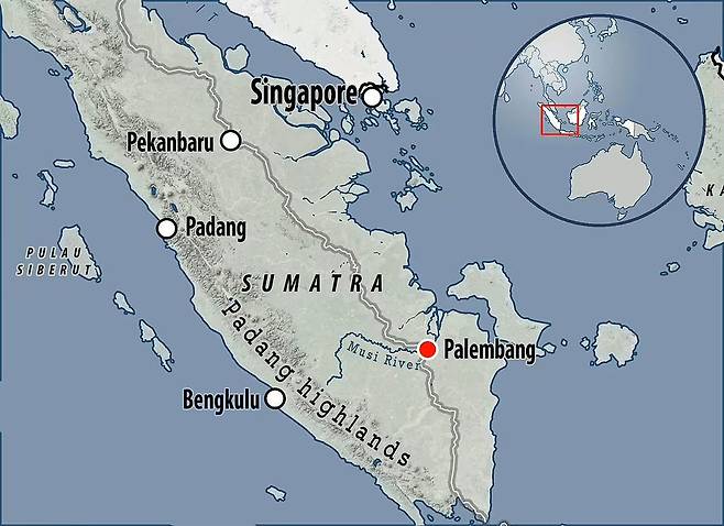 수마트라섬과 남동부 항구도시 팔렘방 그리고 무시강을 나타낸 지도.