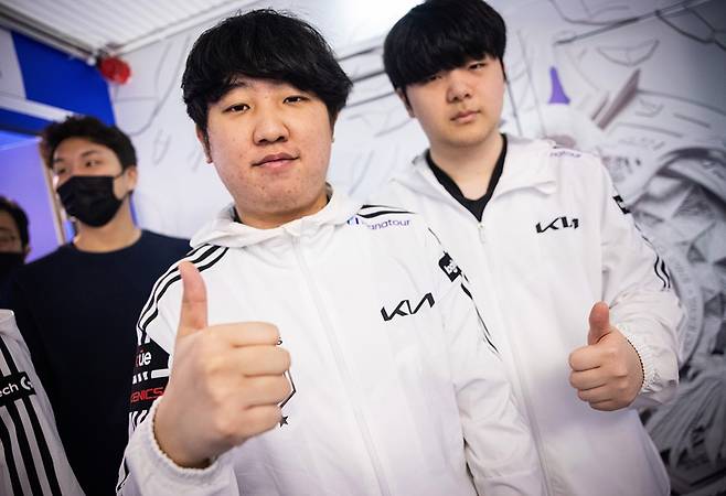 '칸' 김동하(왼쪽)-'캐니언' 김건부(사진=라이엇게임즈)