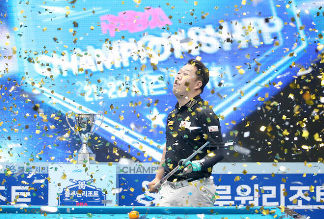 2021~22시즌 PBA 1차투어 대회 우승을 차지한 강동궁. 사진=PBA 제공