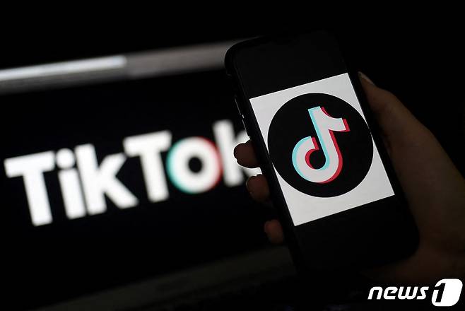 모바일 동영상 플랫폼 틱톡을 운영하는 중국 바이트댄스가 27일(현지시간) 이용자 수 10억 명을 돌파했다고 밝혔다. 사진은 아이폰에서 본 틱톡의 모습. © AFP=뉴스1 © News1 금준혁 기자