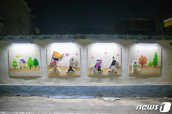 여성 안심귀갓길 조성을 위해 만든 솔라 안심등.(괴산군 제공)© 뉴스1