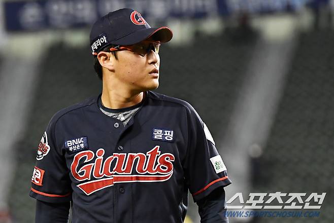 2021 KBO리그 LG 트윈스와 롯데 자이언츠의 경기가 25일 잠실구장에서 열렸다. 6회말 롯데 선발 박세웅이 마운드에서 내려오고 있다. 잠실=박재만 기자 pjm@sportschosun.com/2021.10.25/