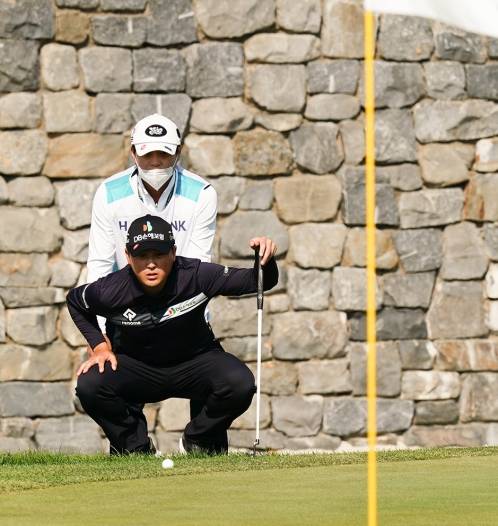 2021년 한국프로골프(KPGA) 코리안투어 하나은행 인비테이셔널 우승을 차지한 이태훈 프로. 사진제공=하나은행 인비테이셔널 대회본부