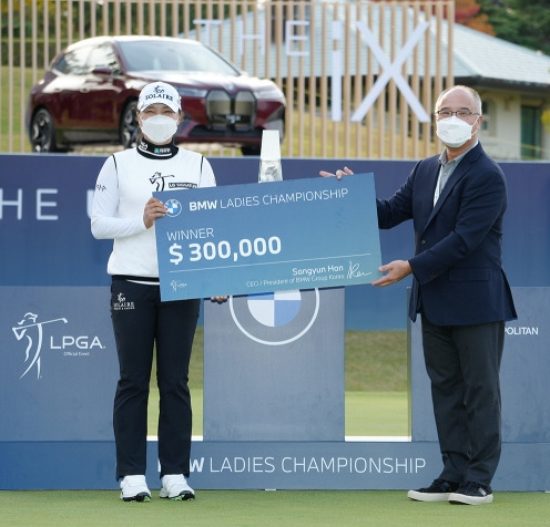 2021년 미국여자프로골프(LPGA) 투어 BMW 레이디스 챔피언십에서 임희정과 연장전 끝에 우승을 차지한 고진영 프로. 사진제공=BMW 코리아