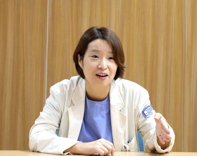 이수남 성빈센트병원 순환기내과 교수는 "가슴을 칼로 찌르는 듯한 통증이 느껴진다면 급성 심근경색일 가능성이 있기에 지체 없이 큰 병원을 찾아 치료를 받아야 한다"고 강조했다. 성빈센트병원 제공