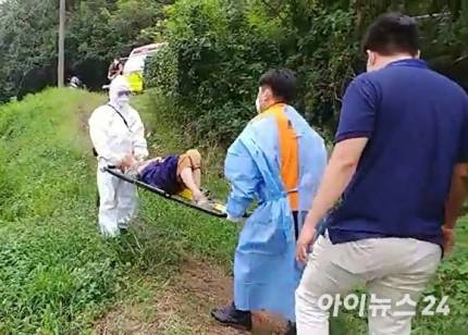 지난 8월 충남 홍성에서 90대 노인이 실종된지 40시간만에 구조되는 현장. [사진=정종윤 기자.]