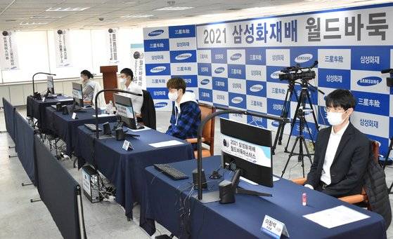 25일 KT 인터넷 장애 여파로 삼성화재배 8강전 첫날 경기가 취소됐다. 사진은 한국기원에서 온라인 대국으로 진행된 삼성화재배 대국 모습. 사진 한국기원