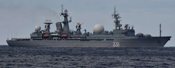 지난 18일 일본 방위성이 공개한 일본 근해를 항행하는 러시아 해군 미사일관측지원함. 일본 통합막료감부