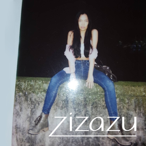 Suji x Yuna(수지유나) 의 새 싱글 ‘Zizazu’가 공개된다. 사진=JMG