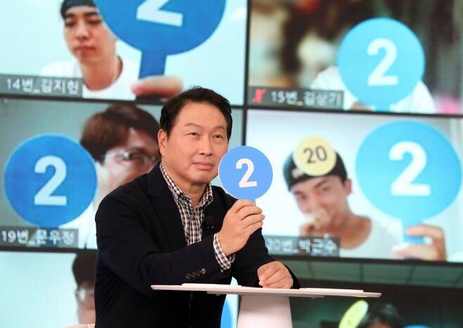 SK하이닉스가 13거래일 만에 장 중 10만원대를 유지하고 있다. 25일 오후 SK그룹 최태원 회장과 김부겸 국무총리이 청년 일자리 창출을 논의하기 위해 회동한다는 소식에서다./사진=SK그룹