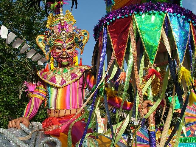 화려한 가면이 돋보이는 마스카라 페스티벌