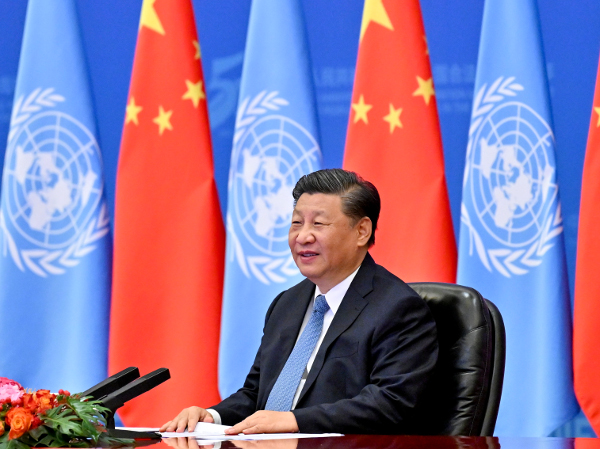 시진핑 중국 국가주석이 25일 베이징 댜오위타이에서 열린 중국의 유엔 합법지위 회복 50주년 기념회의에서 발언하고 있다. 이날 미국은 대만의 WHO와 유엔기후변화협약 등에 참여하는 방안을 지지한다고 밝혔다. 신화연합뉴스