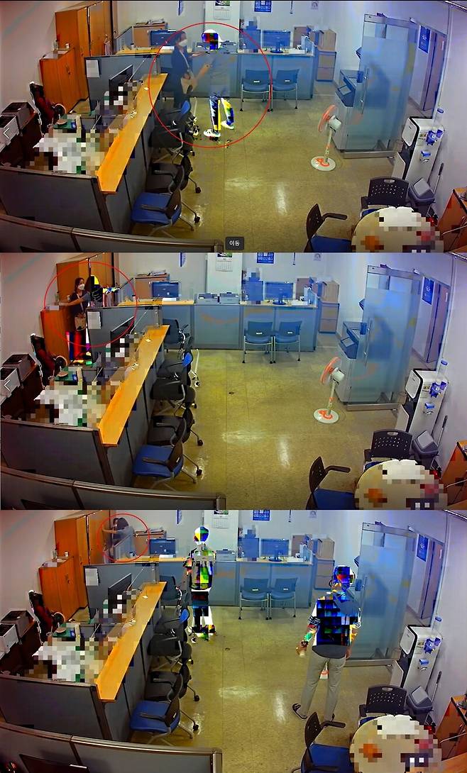 ▲ 지난 5일 권지연 기자가 방배경찰서에 방문했을 당시 CCTV. 김아무개 수사관이 자신에게 입장을 받으러 온 취재기자를 구석으로 몰고 움직이지 못하게 하는 모습. 위에서부터 시간순