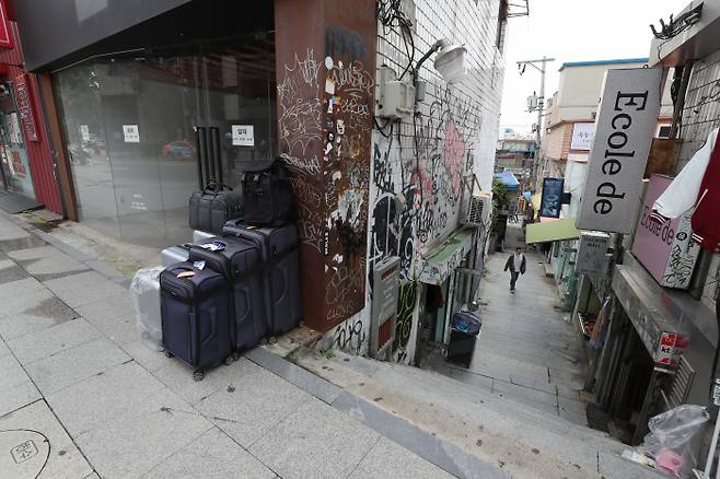 지난 11일 오후 서울 용산구 이태원 거리가 한산한 모습이다. [사진출처 : 연합뉴스]