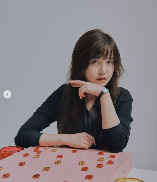 Actor Ku Hye-sun shows off the face of a brain sex womanKu Hye-sun told Instagram on October 26 that he became a Baduk magazine cover model and said, It is an honor to be a hobby.I respect everyone who studies Go. Ku Hye-sun in the photo posted together is wearing a black shirt and seriously working on Baduk.I feel the sincere interest and affection of Ku Hye-sun toward Baduk in a fierce eye and passionate appearance.Meanwhile, Ku Hye-sun hosted Ku Hye-sun: Under Lyrics in Seo Taiji; Ku Hye-suns Newage, which ended in June.Ku Hye-sun recently revealed that he is making documentary films.