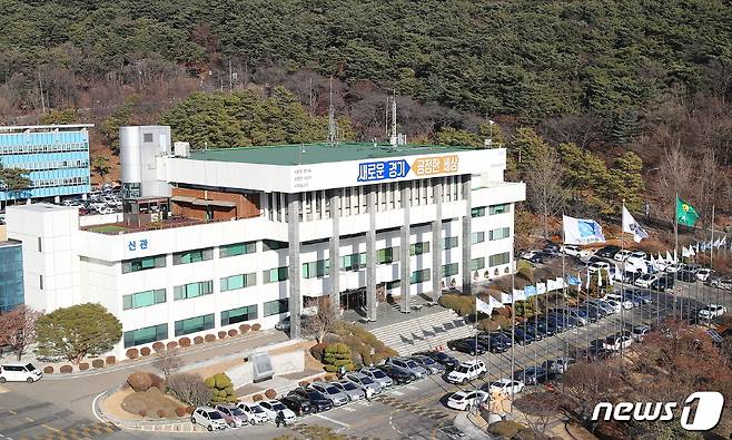 (수원=뉴스1) 진현권 기자 = 경기도가 코로나19와 유사한 증세를 보이는 호흡기 감염병인 ‘파라인플루엔자 바이러스’ 환자가 10월 들어 14명 발생했다며 개인위생 수칙 준수 등 주의를 당부했다. © 뉴스1