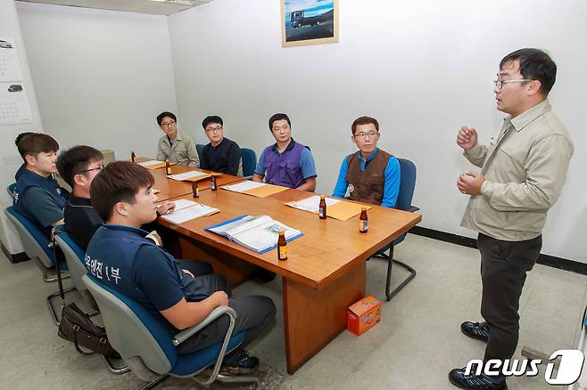 현대자동차 전주공장 기능장회가 스터디를 하고 있다.(현대차제공)2021.10.27/뉴스1