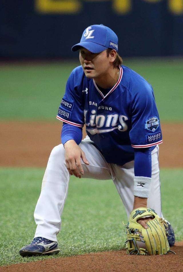 삼성 김상수가 27일 서울 구로구 고척스카이돔에서 열린 키움전에서 6회말 실책을 범한 뒤 아쉬워하고 있다. 뉴시스