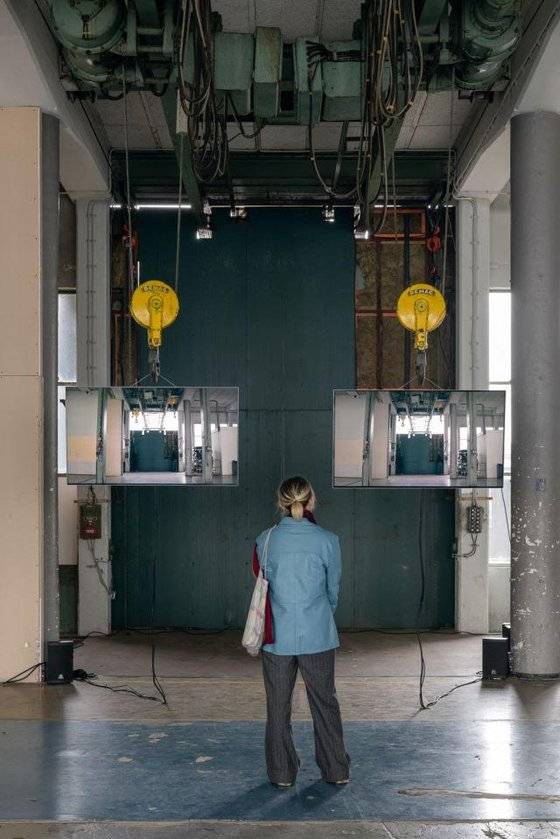 네덜란드에서 먼저 장소 특정적 영상 설치 작업으로 선보인 김규림의 '운송중'. [사진 김규림]