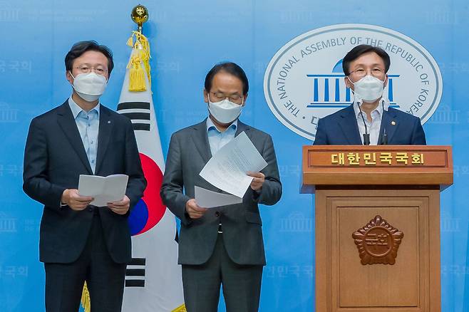 왼쪽부터 채현일 영등포구청장, 강준현 의원, 김민석 의원.  영등포구 제공
