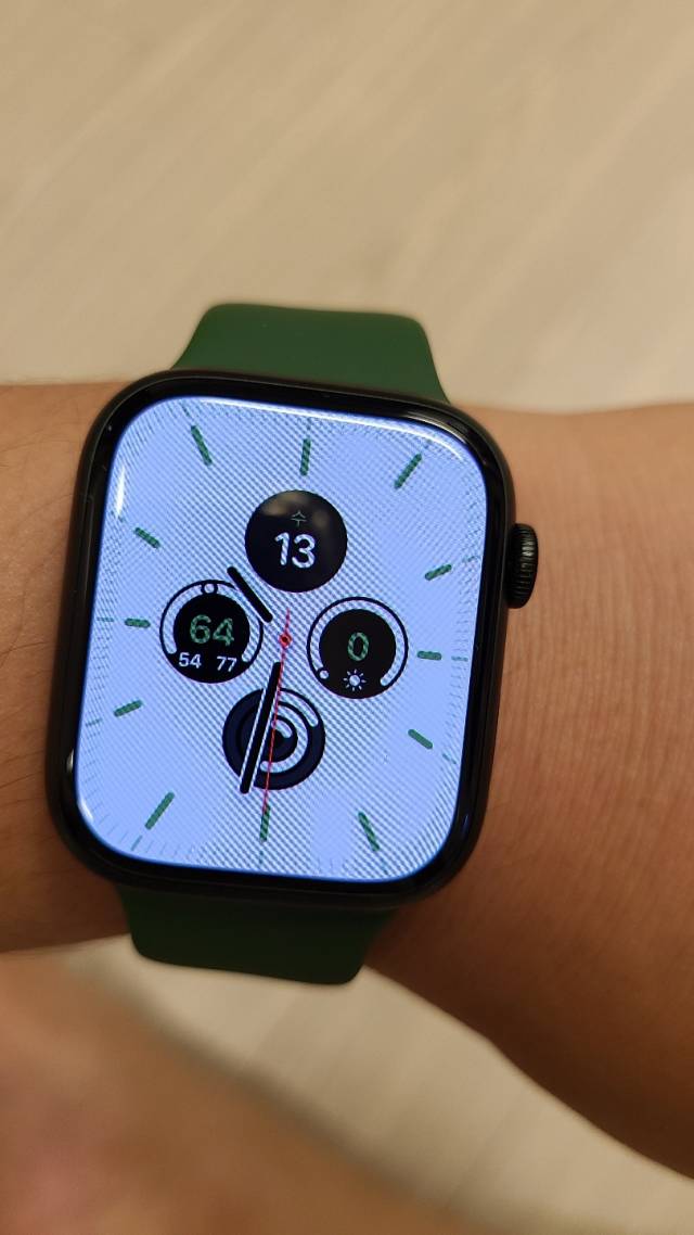 흰색 워치 페이스를 사용한 모습/사진=노현섭 기자