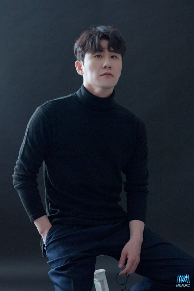 A new profile photo of Singer Young Tak has been released.Young Tak in the photo released on the 28th caught the eye with a charm that was reversed every cut with colorful pose and relaxed expression.Young Tak in the monotone image sat in a chair and stared at the camera with his arms folded, giving a feeling of autumn.In another photo, he paired a white shirt with beige pants to stimulate fanship with a clean and dandy image, and showed off his soft charisma by showing urban and sophisticated styling with a black turtleneck.Young Tak, who debuted in the music industry in 2005, turned to Trot Singer in 2016 with the release of My Sister Is Perfect; later TV Chosun Tomorrow is Mr.Trot and won the final second place by creating a legendary stage such as A glass of makgeolli , You to Memories , and Steamy with cool singing ability.Young Taks A glass of makgeolli has been steadily loved by viewers since the broadcast, and has received 27 million views on YouTube.Young Tak proved its popularity by sweeping various awards ceremony such as 2020 Brand Customer Loyalty Grand Prize for Men Trot Singer, 12th Melon Music Awards Hot Trend Award, 10th Gaon Chart Music Awards of the Year Discovery Award, 16th Seoul Drama Awards Korean Wave Drama OST Award.In particular, Young Tak has participated in music production as well as singing, and has been performing musical capabilities. My songs Bedding and OK, as well as Tomorrow is Mr.Kim Hee-jaes Follow who made a relationship with Trot, Jang Min-hos Do not read it, Jung Dong-wons Pairmate and Ko Jae-geuns Love Cowboy are produced and produced as singer-songwriters.Recently, he has been producing the first solo song Get Set Yo by group Astro member MJ and is gathering topics.Young Tak is communicating intimately with fans through YouTube channel Young Taks Blow TV, which reveals schedule behind-the-scenes, rehearsal videos, and trendy content.He will appear on SBS FiL and MBN Korea Chicken Daejeon which will be broadcasted on November 5th.
