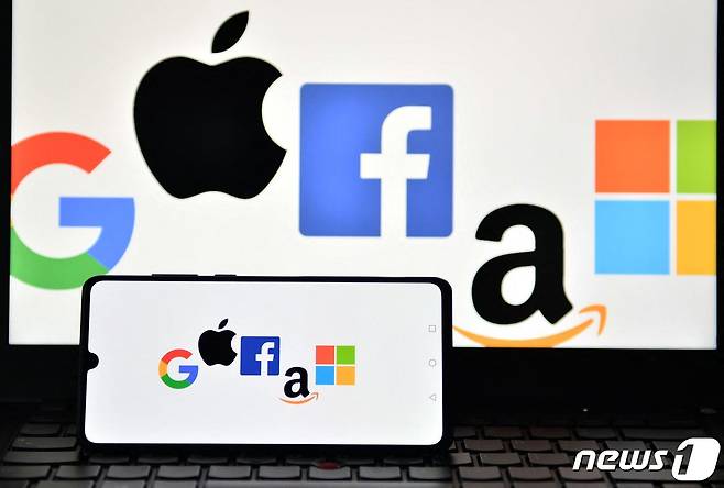 왼쪽부터 애플, 구글, 페이스북, 아마존, 마이크로소프트 로고. © AFP=뉴스1