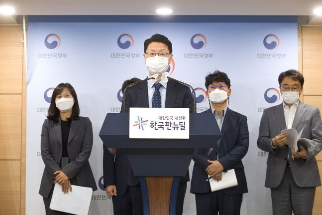 홍진배 과학기술정보통신부 정보보호네트워크정책관이 29일 오후 서울 종로구 정부서울청사 본관 브리핑룸에서 ‘KT 네트워크 장애 원인분석 결과’ 관련 브리핑을 하고 있다.ⓒ과학기술정보통신부