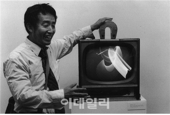 비디오 아트의 창시자인 백남준(1932~2006). (사진=백남준아트센터)