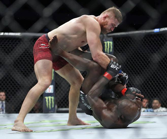 UFC 라이트헤비급 챔피언 얀 블라코비치. 사진=AP PHOTO