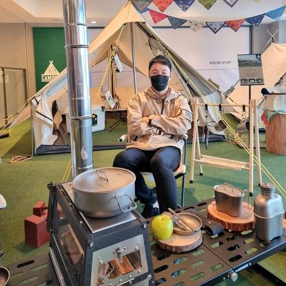 지난 28일 서울 송파구 코오롱스포츠 문정직영점에서 방종호 용품기획 담당을 만났다. 이병준 기자