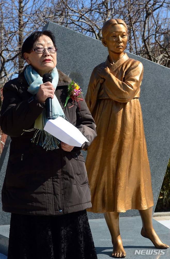 [부산=뉴시스] 2016년 3월 1일 부산진구 어린이대공원 학생교육문화회관 광장에서 열린 '평화의 소녀상' 제막식에 참석한 김문숙 정신대문제대책부산협의회 이사장. (사진=뉴시스 DB)