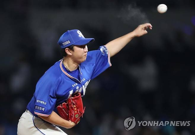 삼성 최채흥 역투 (창원=연합뉴스) 김동민 기자 = 30일 창원NC파크에서 열린 '2021 KBO 프로야구' NC 다이노스와 삼성 라이온즈의 경기. 7회 말 삼성 최채흥이 역투하고 있다. 2021.10.30 image@yna.co.kr