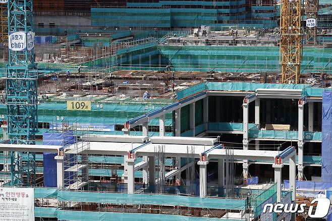 국내의 한 아파트 건설 현장.(사진은 기사 내용과 무관함) / 뉴스1 © News1