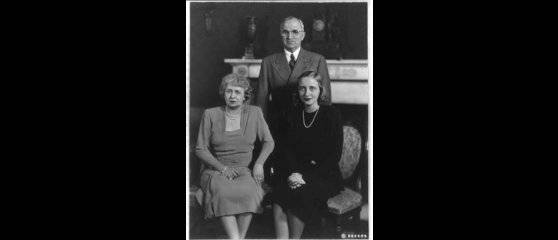 해리 트루먼 전 미국 대통령의 가족사진. 다니엘의 어머니 마거릿 트루먼(아래 오른쪽)이 트루먼 전 대통령의 외동딸이다. 사진 미 의회도서관