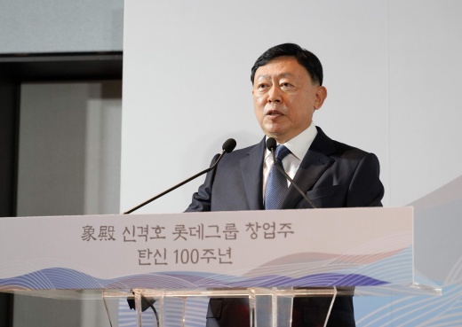 신격호 창업주 탄생 100주년 기념사 중인 신동빈 롯데 회장./사진제공=롯데지주