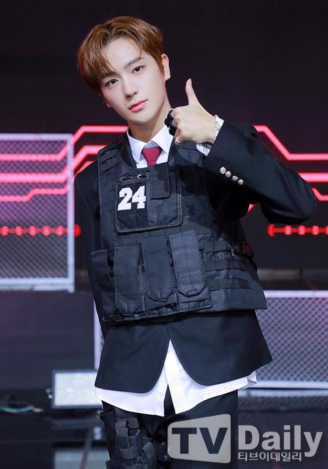 Showcase, which commemorates the release of the group The Boyzs third single album, Maverick (MAVERICK), was broadcast live online on the afternoon of the 1st.The showcase was attended by The Boyz Weekly School, Young Hoon, Starring, the present, Performance, Sunwoo, Q, Kevin, Jacob, Eric and New.