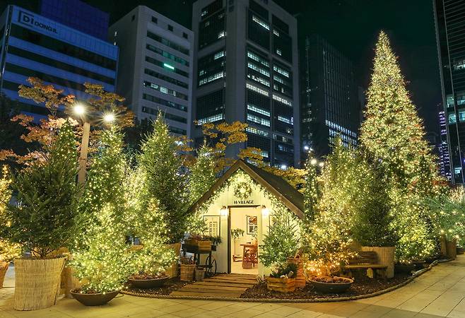 주요 유통업체들이 크리스마스 마케팅을 본격화하고 있다./사진제공=현대백화점